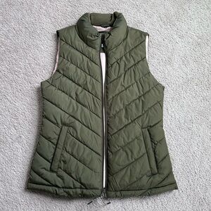 Gap Women’s Olive Green Zip Up Puffer Vest Size Extra Small